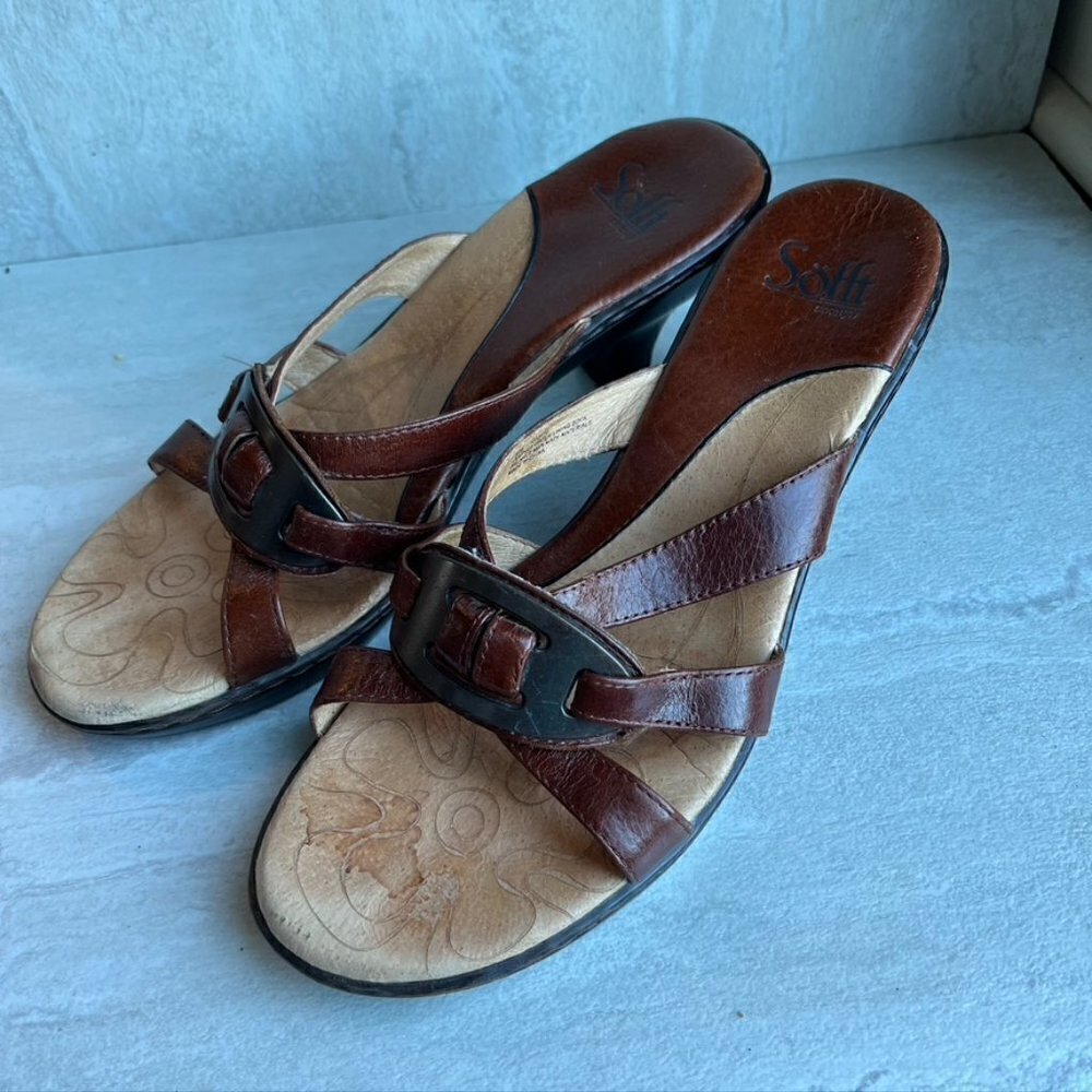** Sofft Brown Leather Kitten Heel Sandals Size 8.5